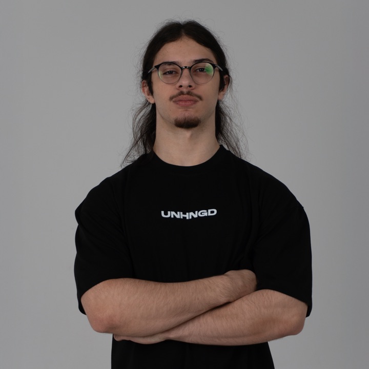 UNHNGD — black tee portrait